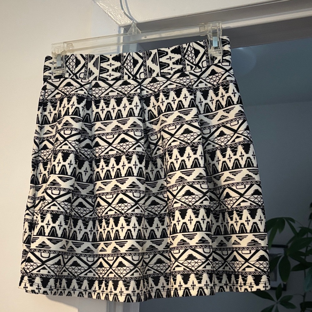 Forever 21 Black and White Tribal Skater Skirt